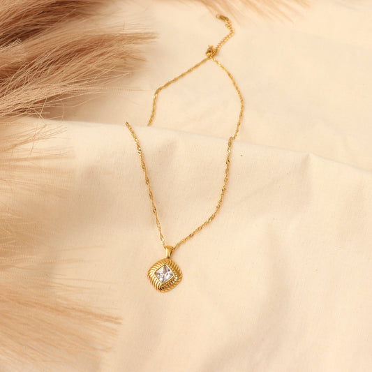 Alice Necklace